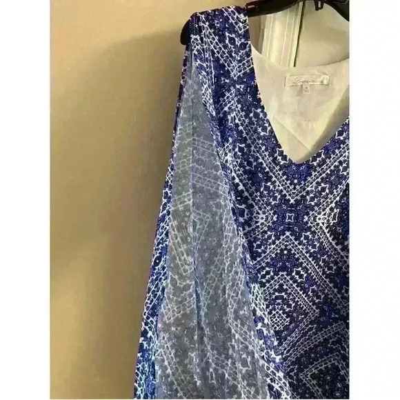 Lovers+ FRIENDS Gracie Shift Dress with Cutout Sleeves. Medium - Picture 3 of 9